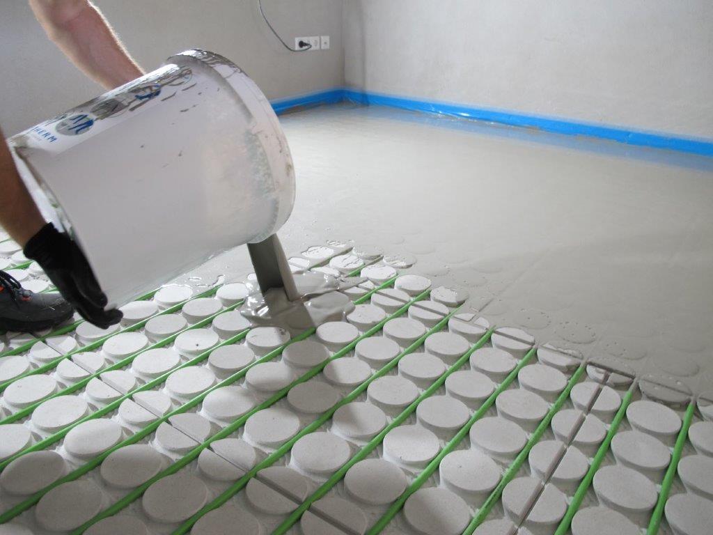 Fußbodenheizung Ausgiessen